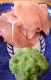 Gari et wasabi dans une assiette